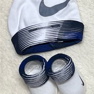 Nike White and Navy Baby Beanie and Bootie Set. Size 0-6 months